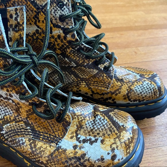 RARE Vintage Dr. Martens Snake Print Boots - Picture 7 of 13